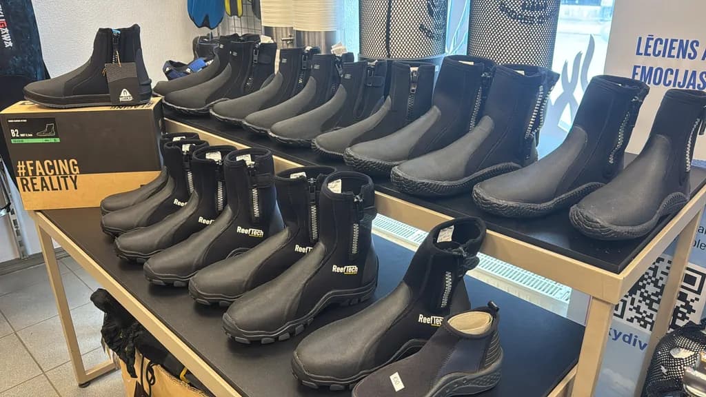 Black Dive Boots