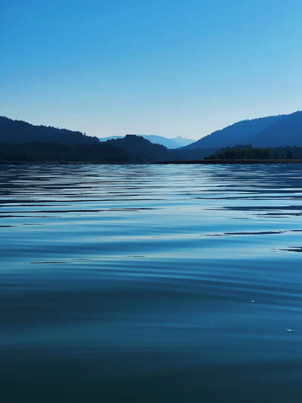 Mountain Lake Horizon