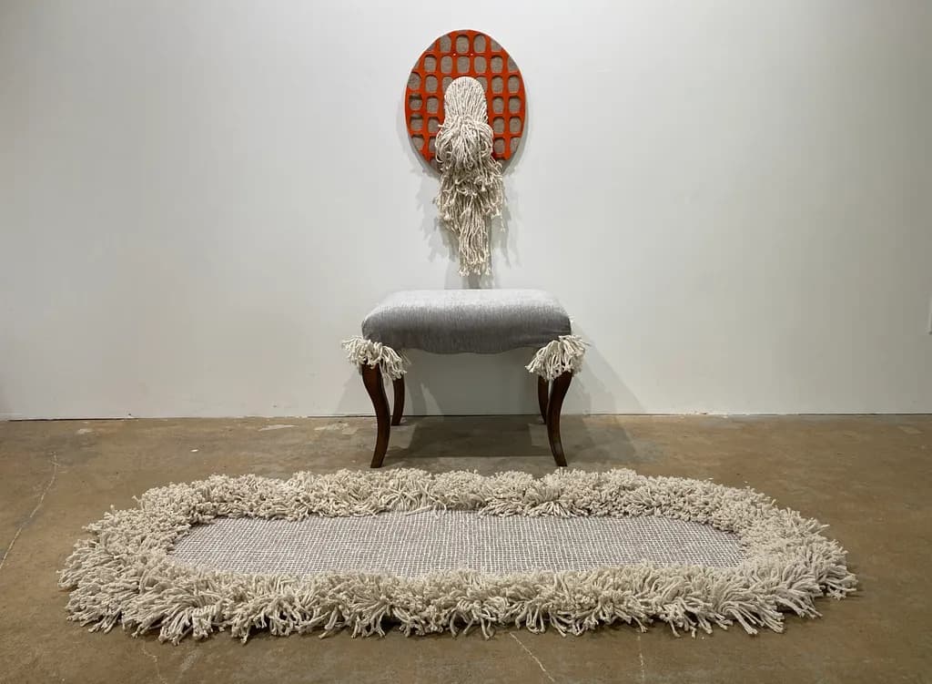 Fem-Utility Throne