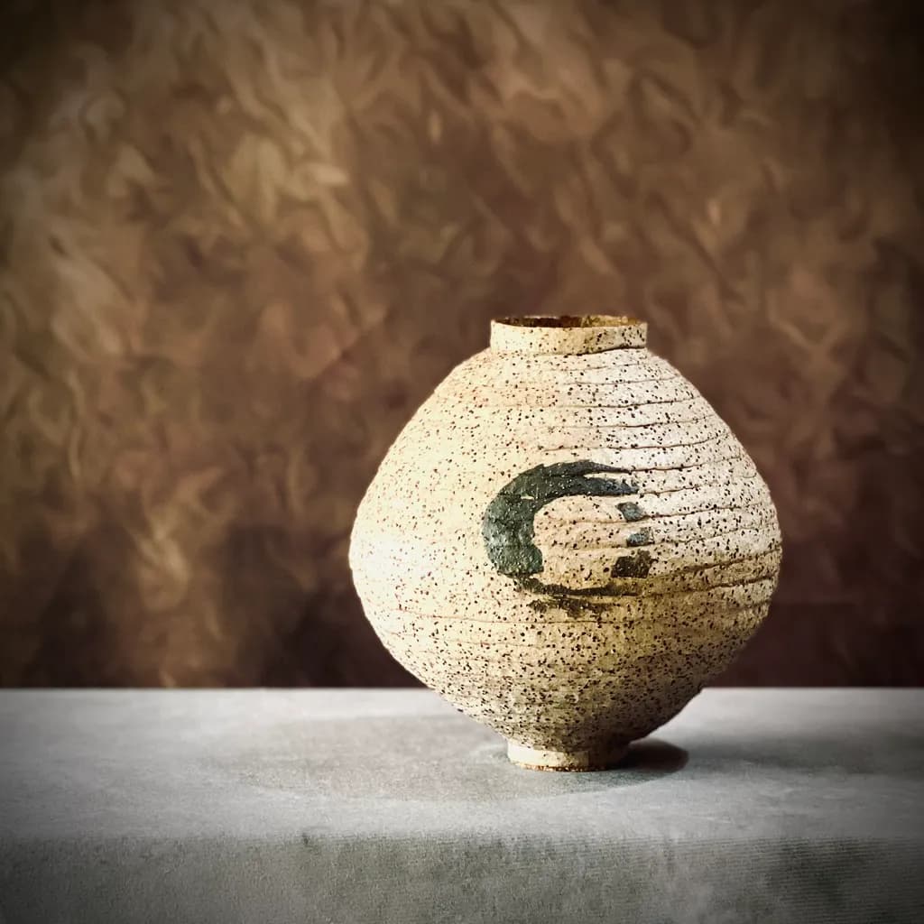 Textured Crescent Vessel