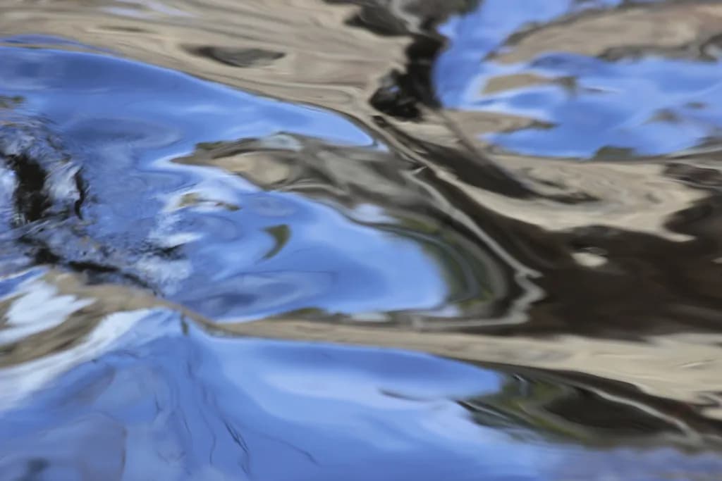 Fluid Reflection