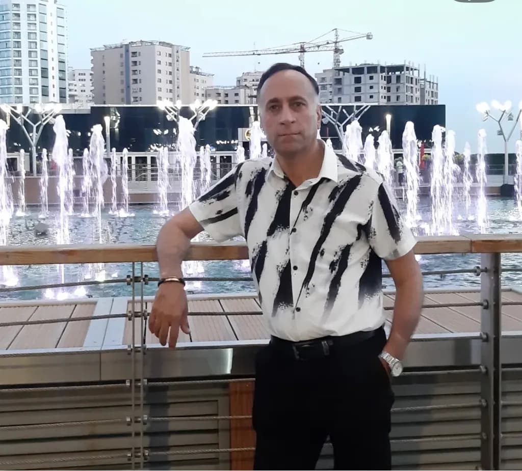 Urban Fountain Stroll