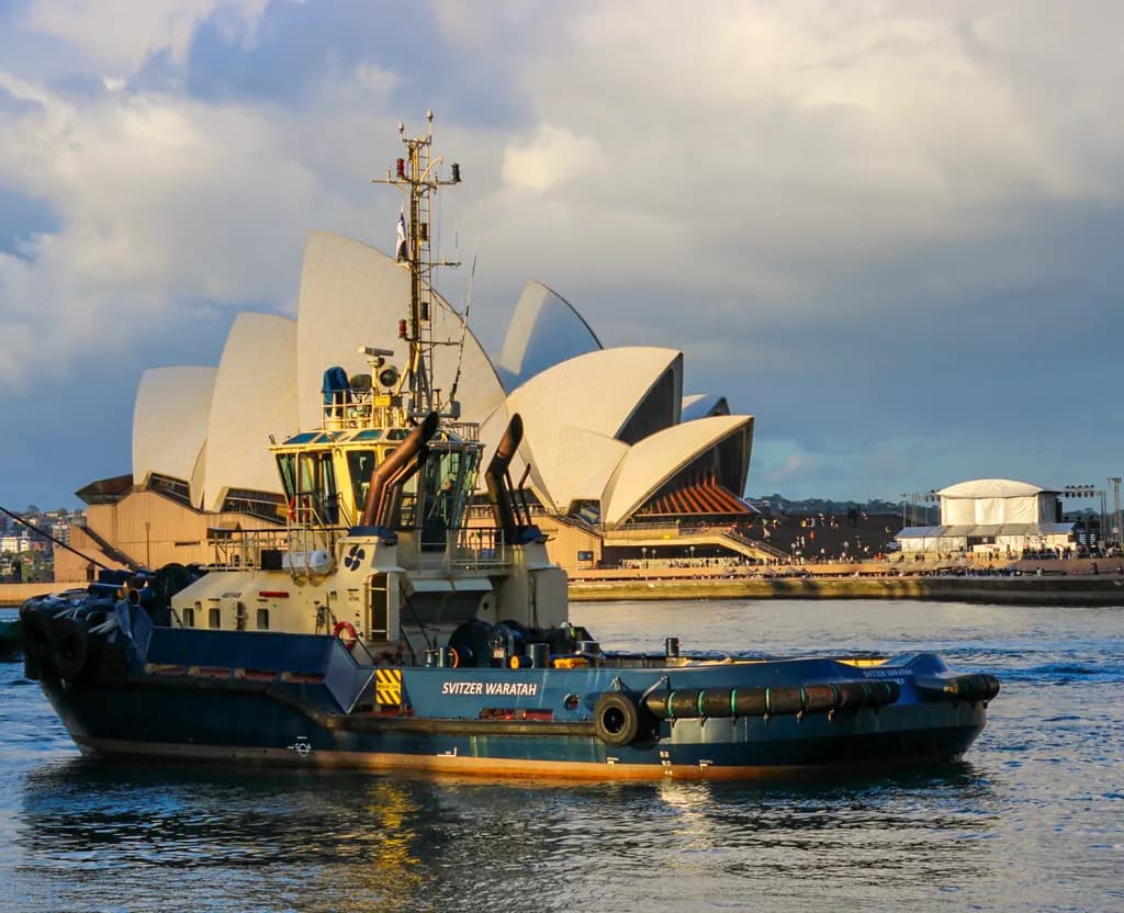 Harbor Tug at Opera House