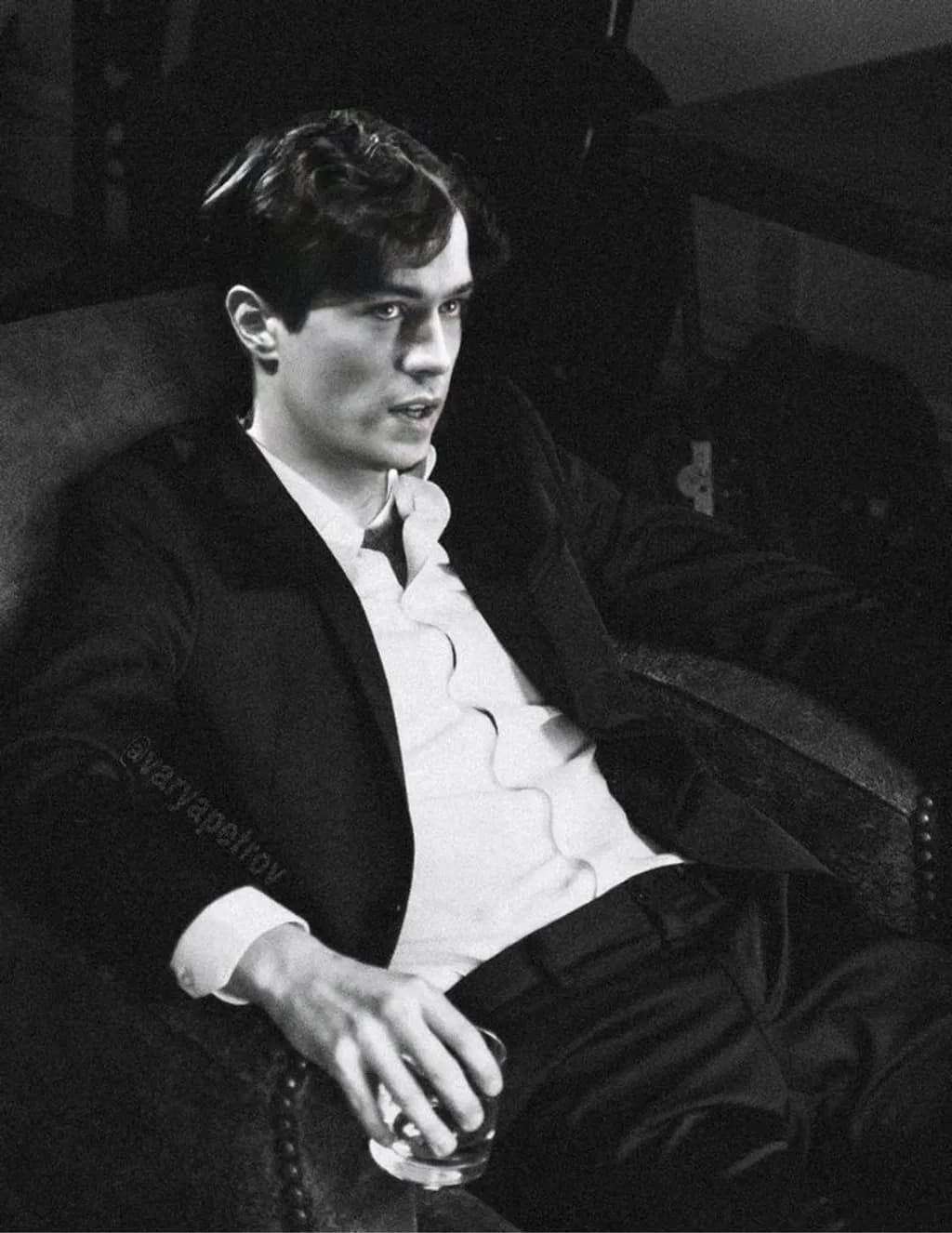 Noir Contemplation