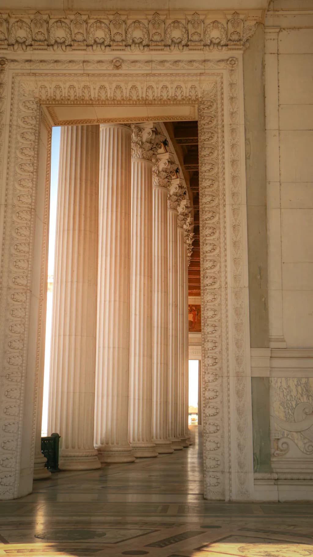 Grand Columns Passage