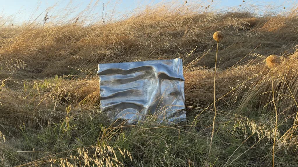 Metallic Wave Field