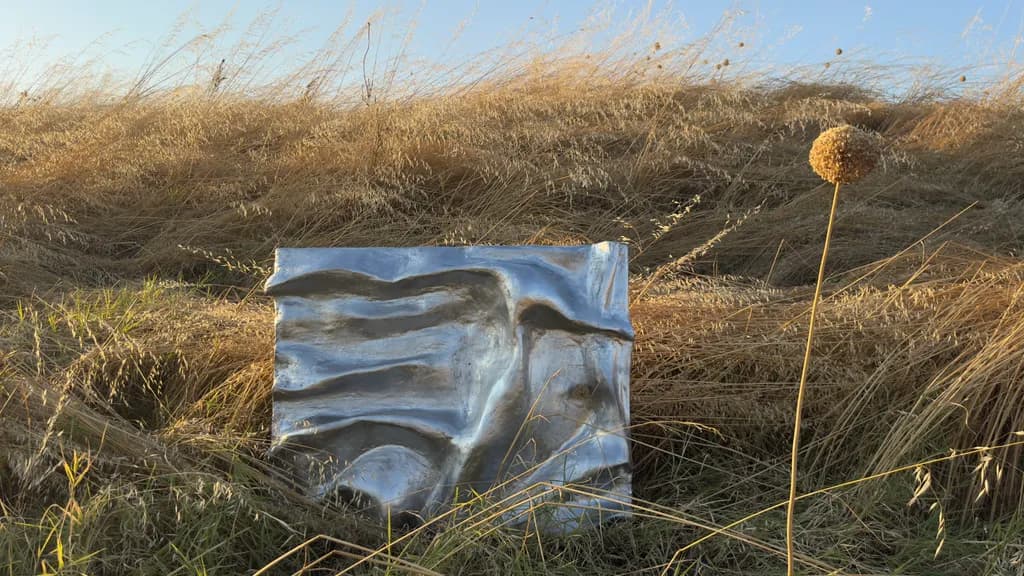 Metal Waves in Grass
