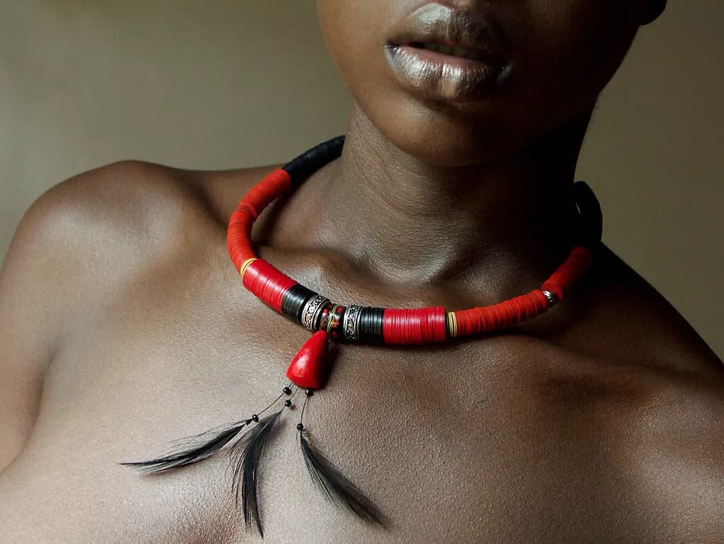 Plumo Noir Necklace