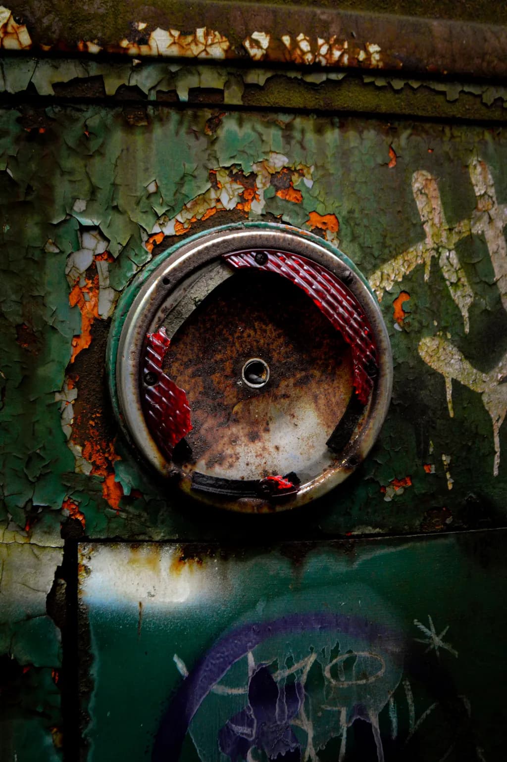 Rusty Gauge Decay