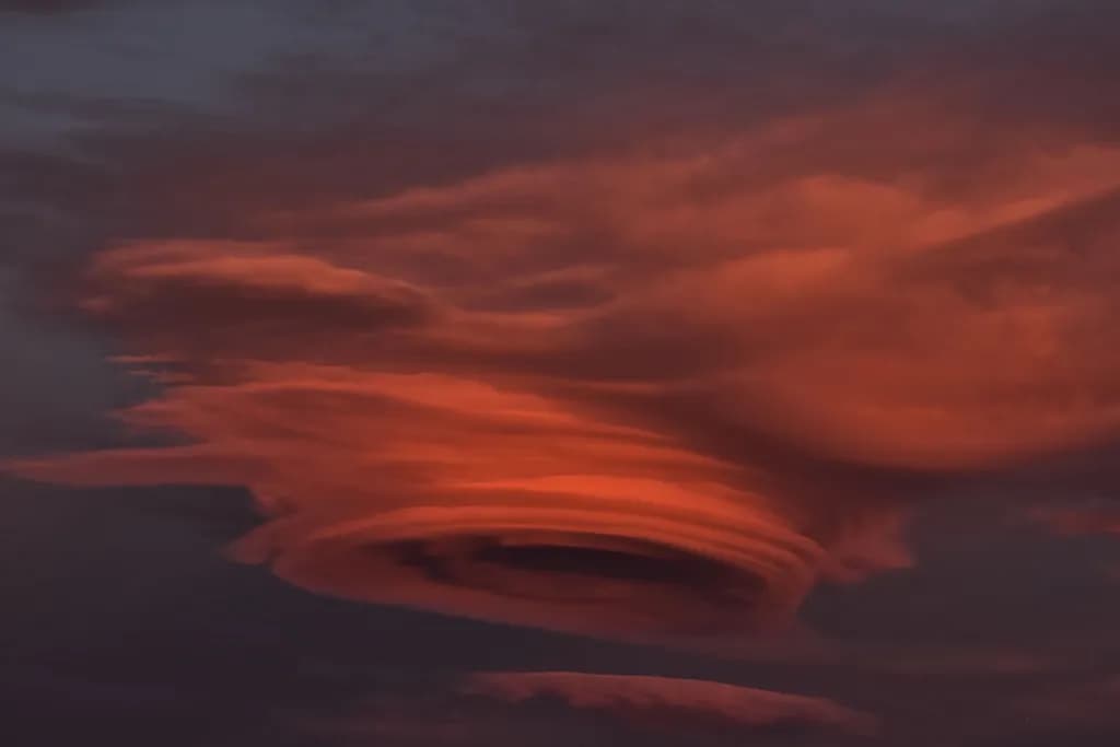 Red Lenticular Cloud