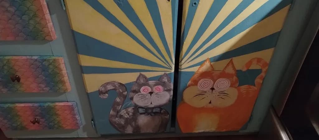 Hypnotic Cat Duo