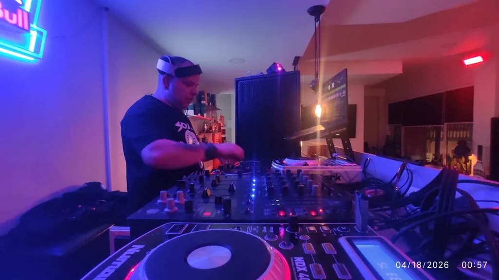 DJ Mixer Nightclub