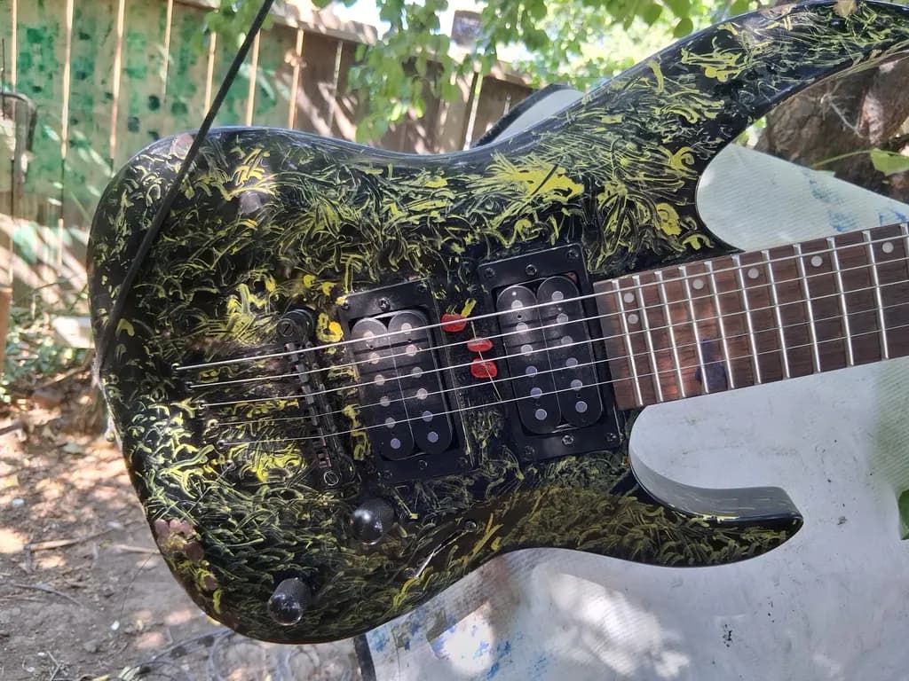 Electric Guitar in Green Marks