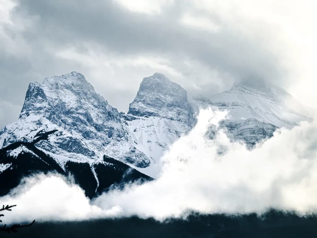 Cloudbound Snow Mountains