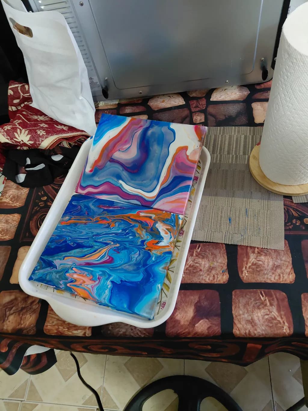 Liquid Color Currents