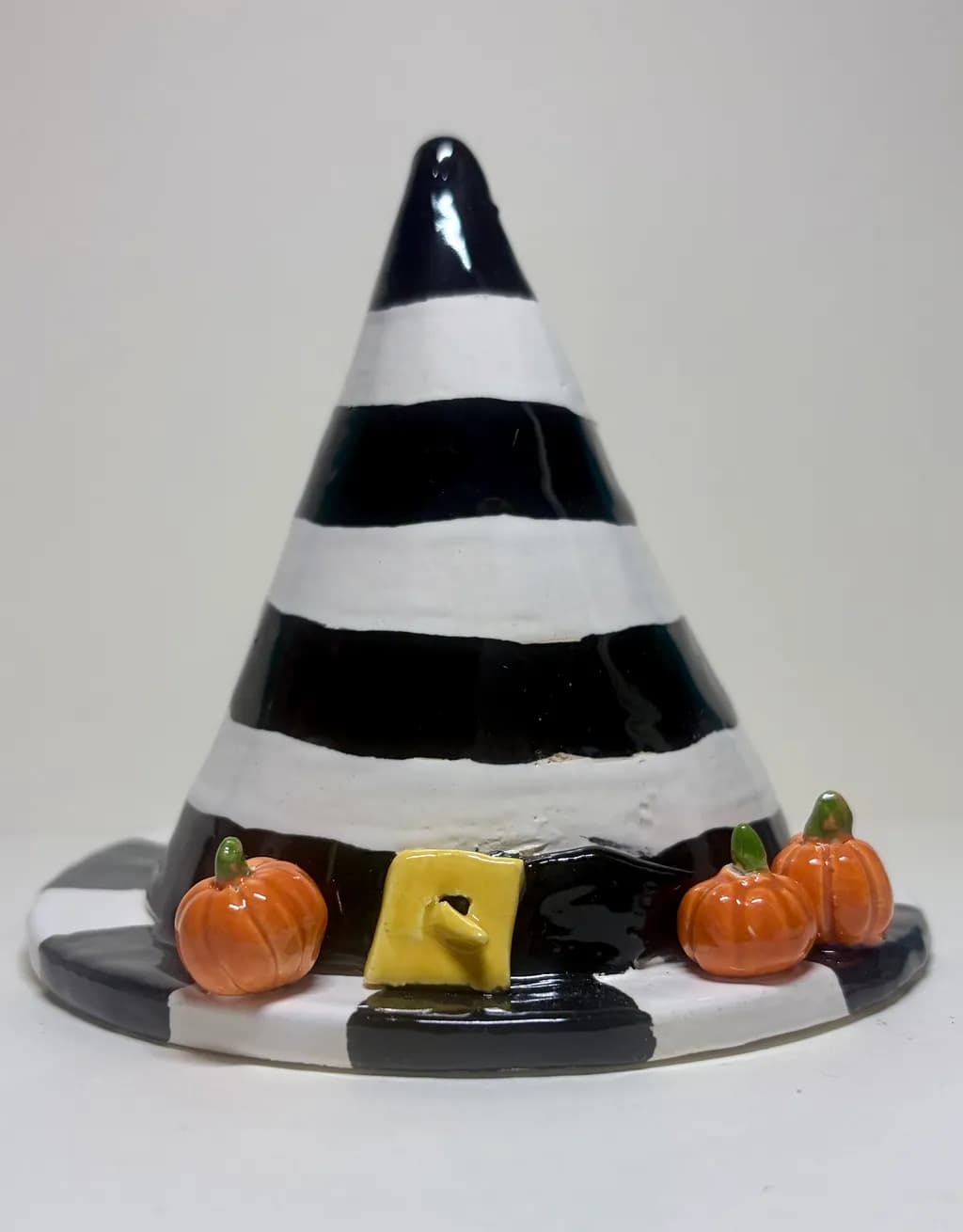 Pumpkin Witch Hat Calderon