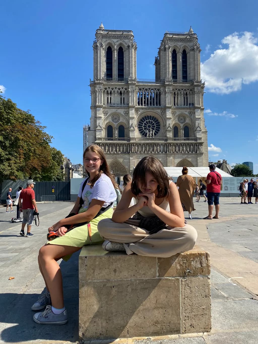 Girls Before Notre-Dame