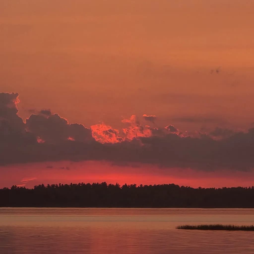 Crimson Cloud Horizon