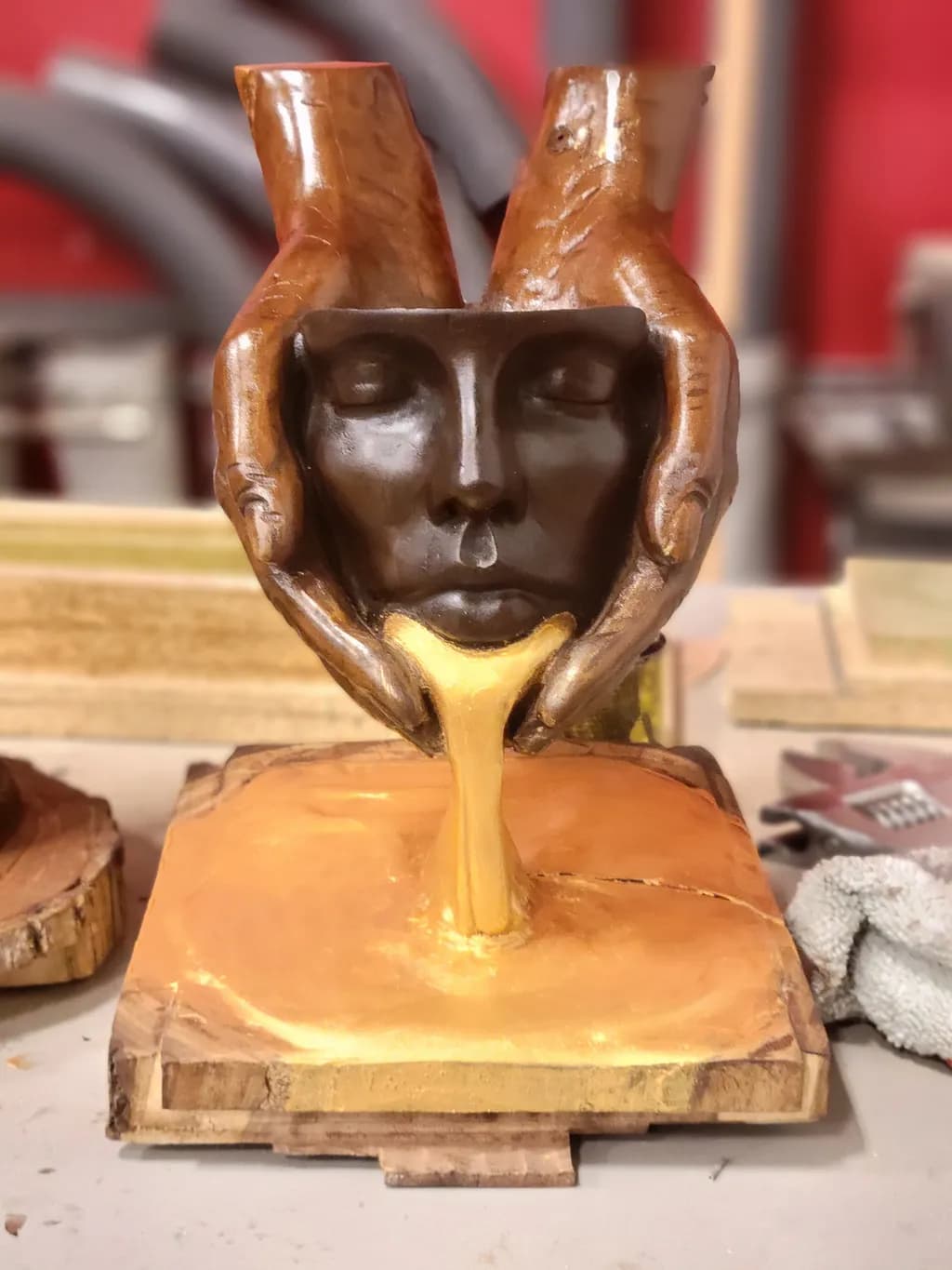 Golden Pouring Face