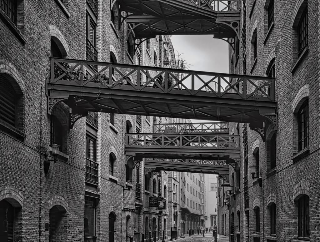 Shad Thames, London – Industrial Heritage in Black and White