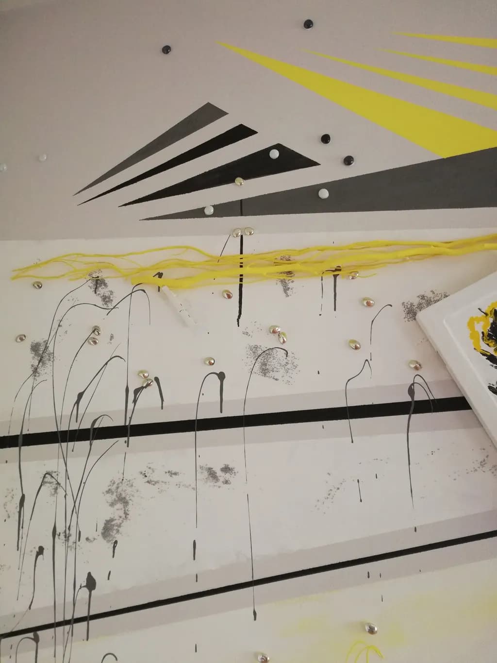 Black Lines, Yellow Drift