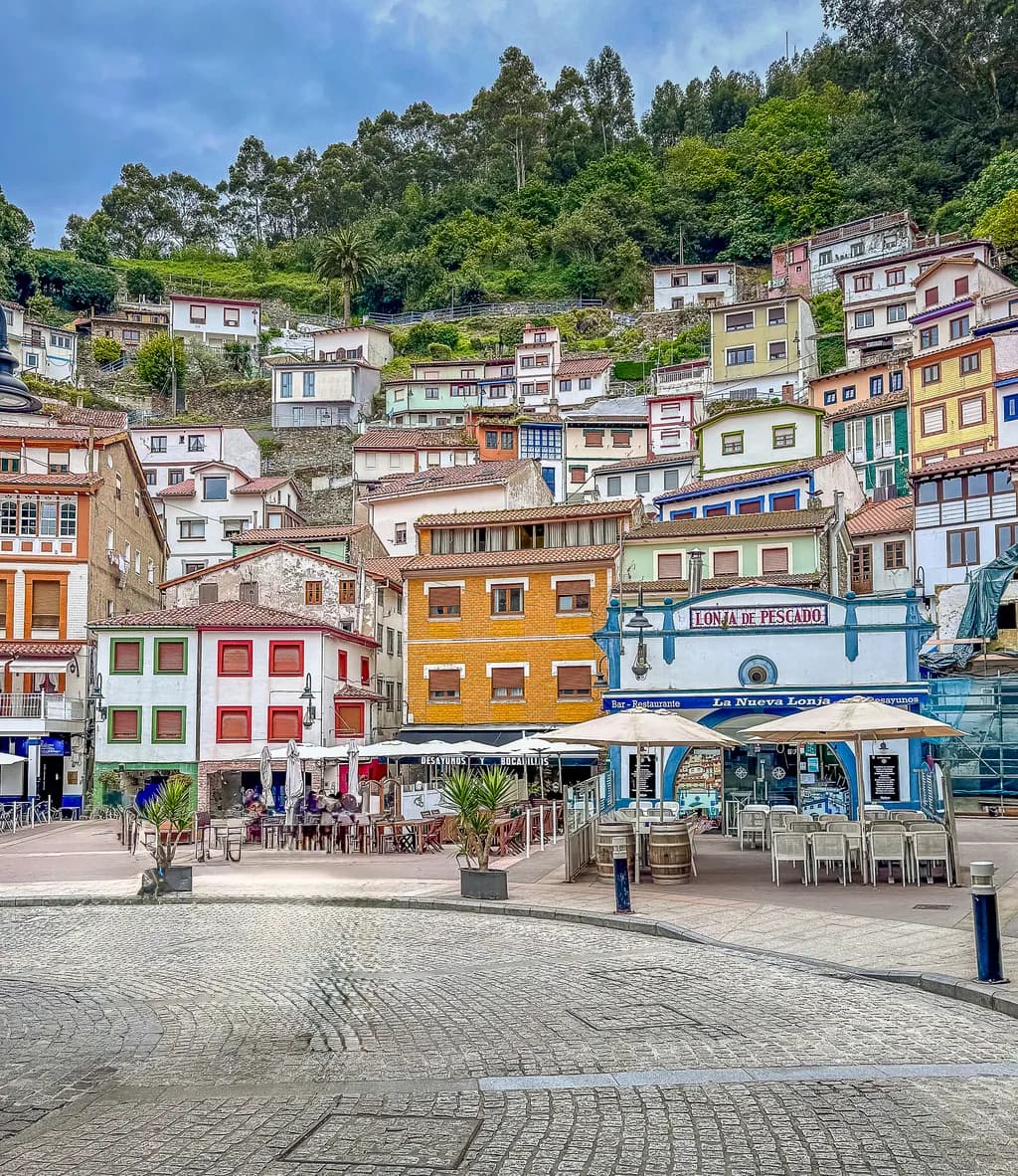 Vibrant Coastal Charm: A Quaint Urban Escape in Colorful Architecture