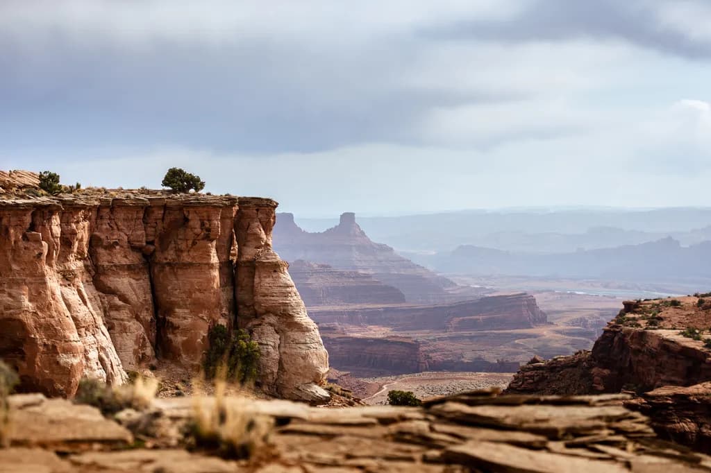 Majestic Desert Horizons: A Serene Landscape of Cliffs and Valleys