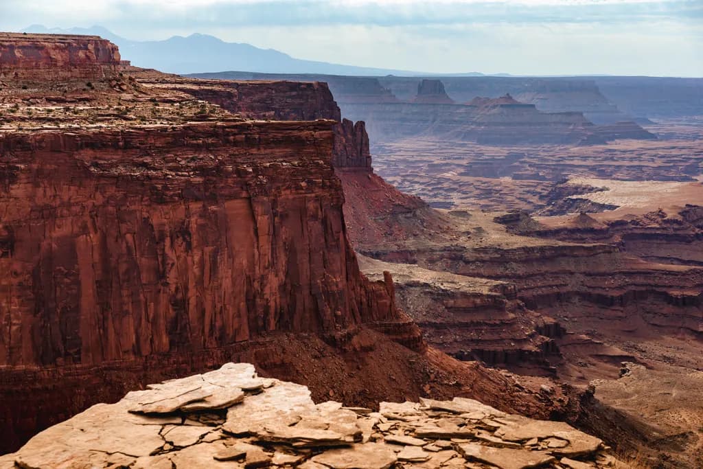 Majestic Desert Canyon: A Rocky Landscape of Timeless Beauty