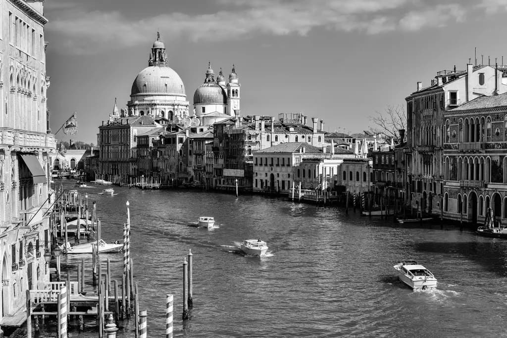 Venetian Canal Flow