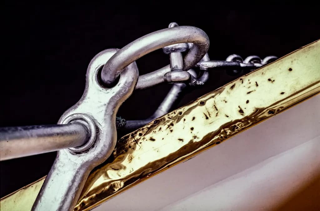 Bow Detail