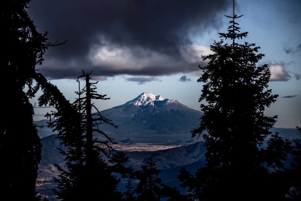 Majestic Peaks: Embracing the Spirit of Nature's Beauty in the Shadows of the Mountains ✨❤️