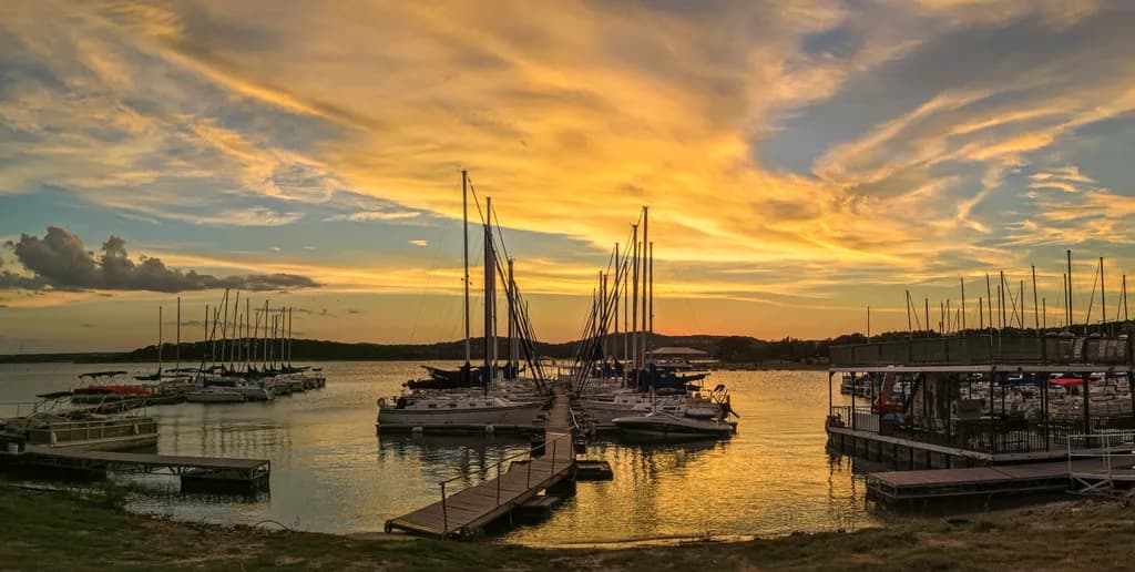 Serenity at Dusk: A Tranquil Marina Sunset Reflection