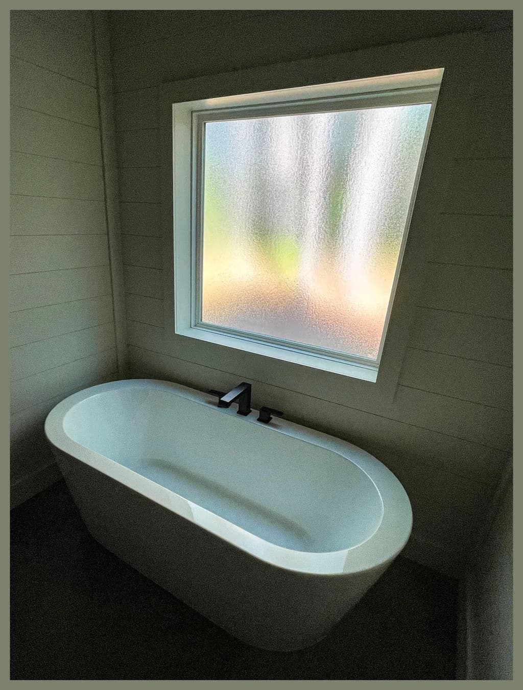Serenity in Simplicity: A Modern Bathtub Embracing Natural Light