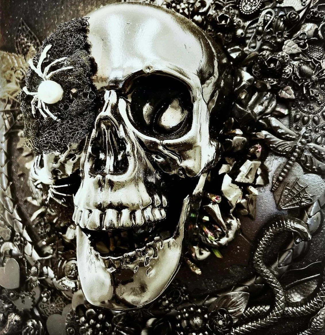 Gothic Beauty Afterlife 