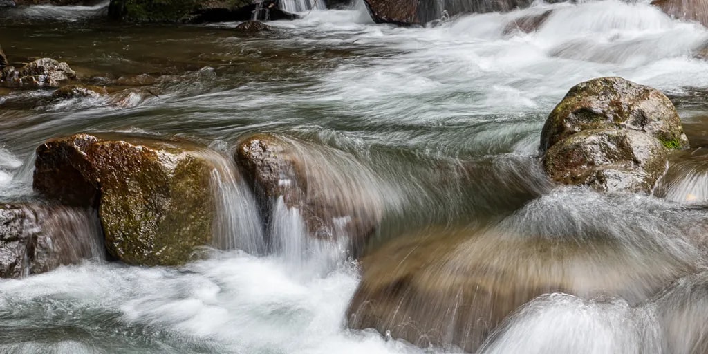 Flowing Stones