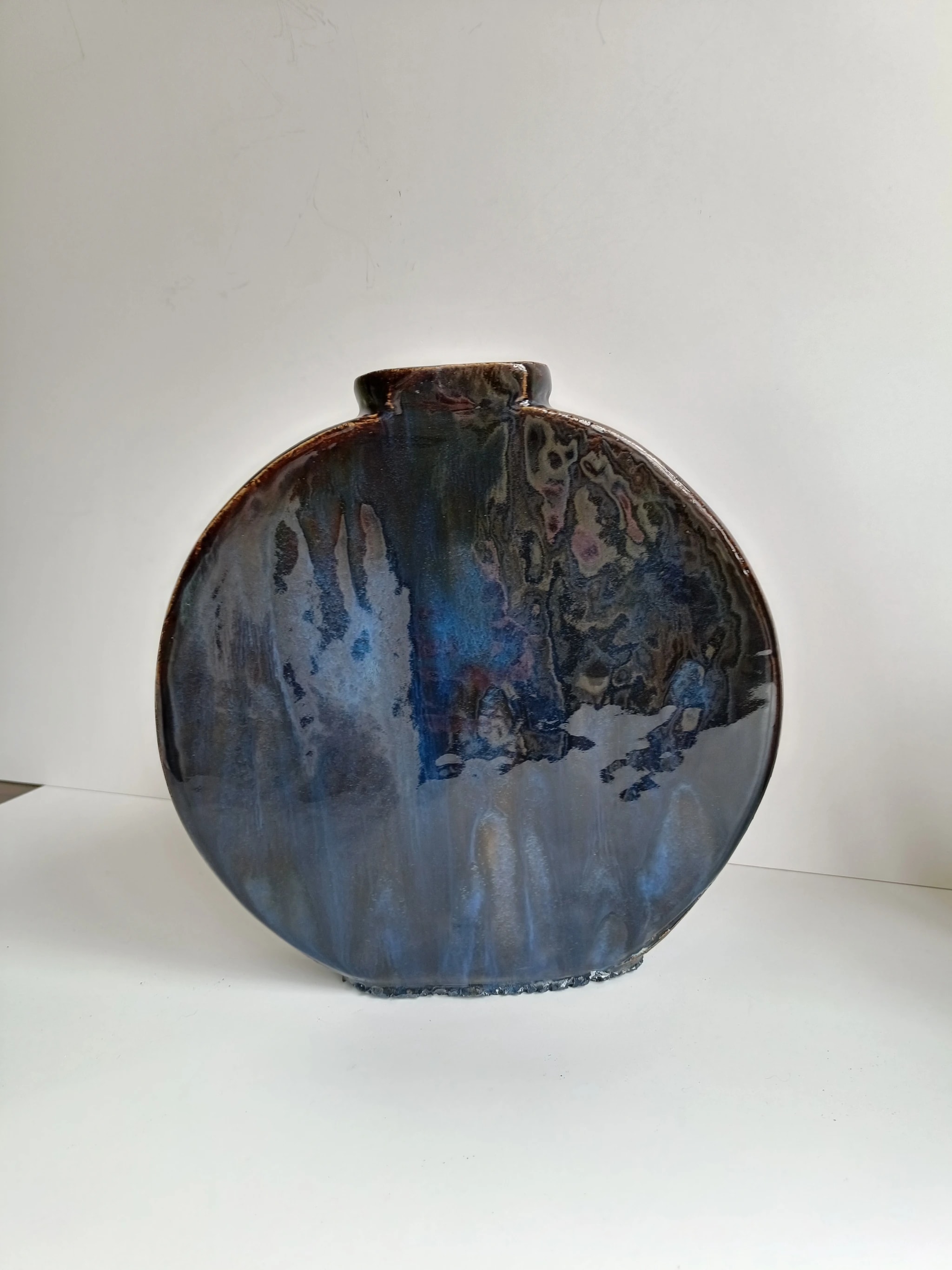 Obsidian Reflection Vase