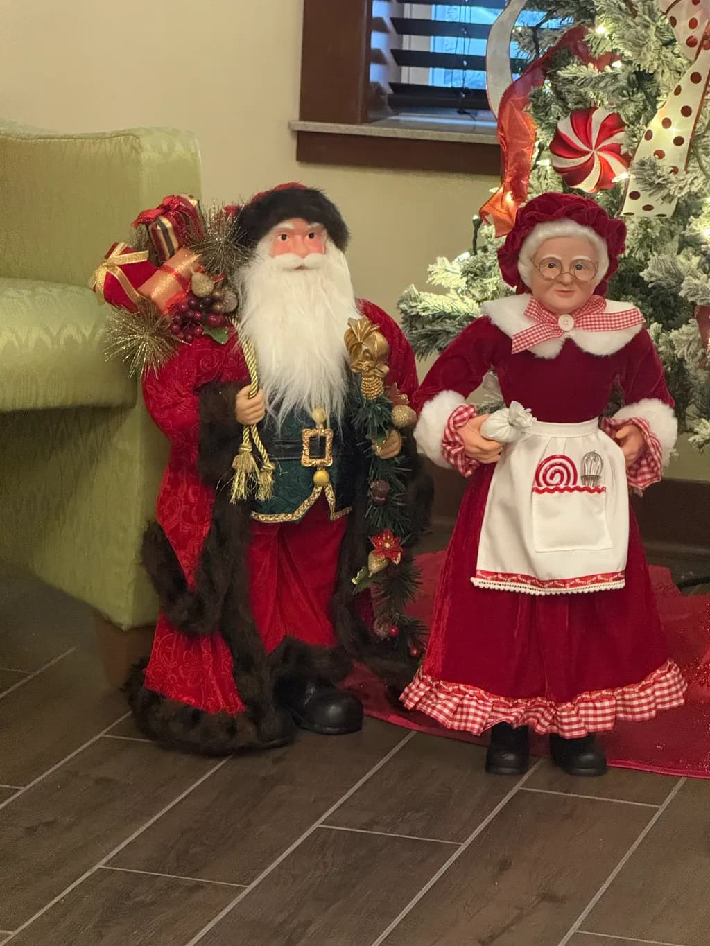 Santa and Mrs. Claus Duo
