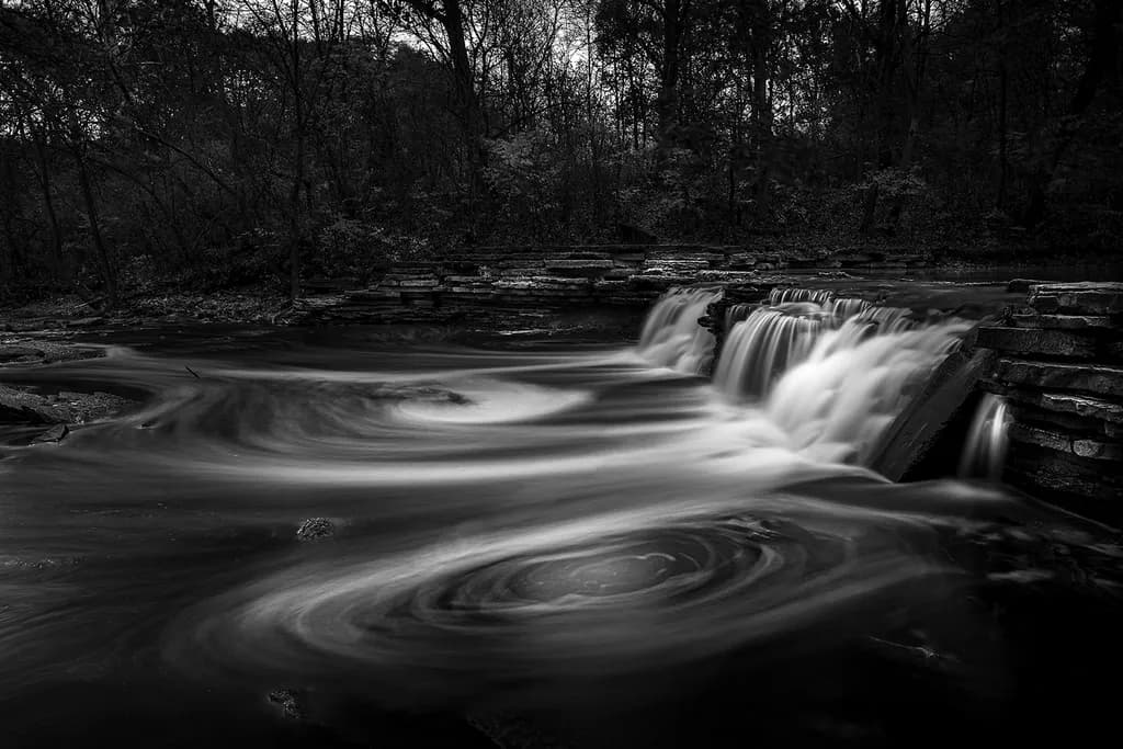 Monochrome Currents