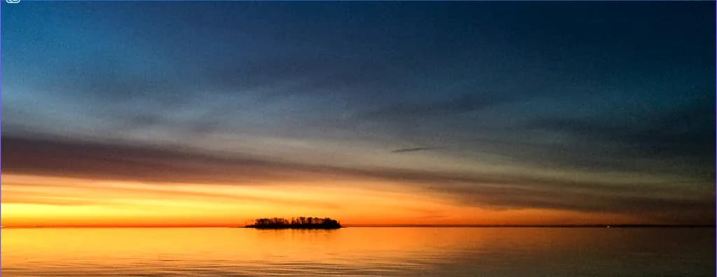 Island Horizon Glow