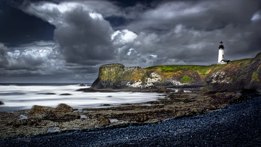 Yaquina Bay Lighthouse