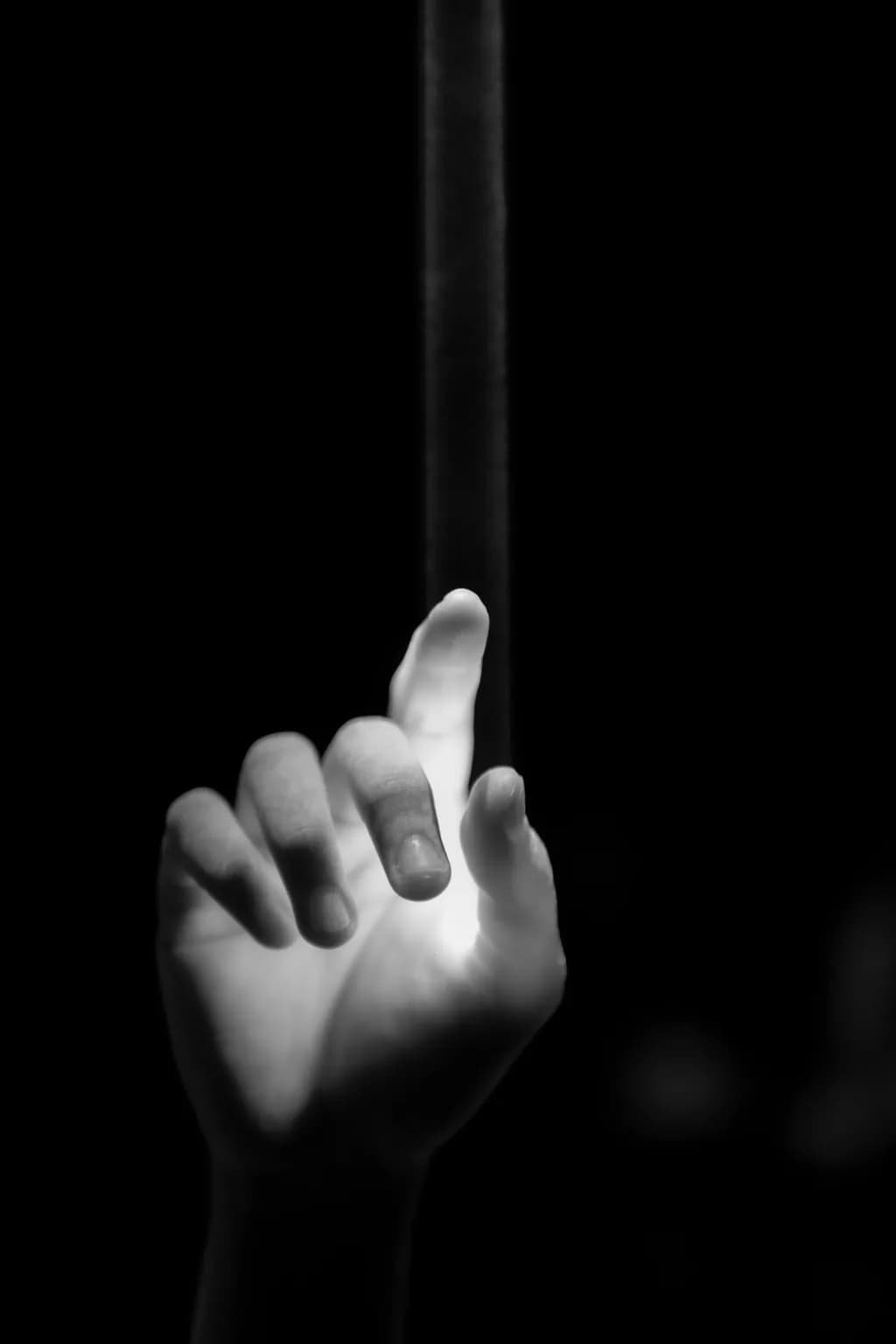 Light Between Fingers