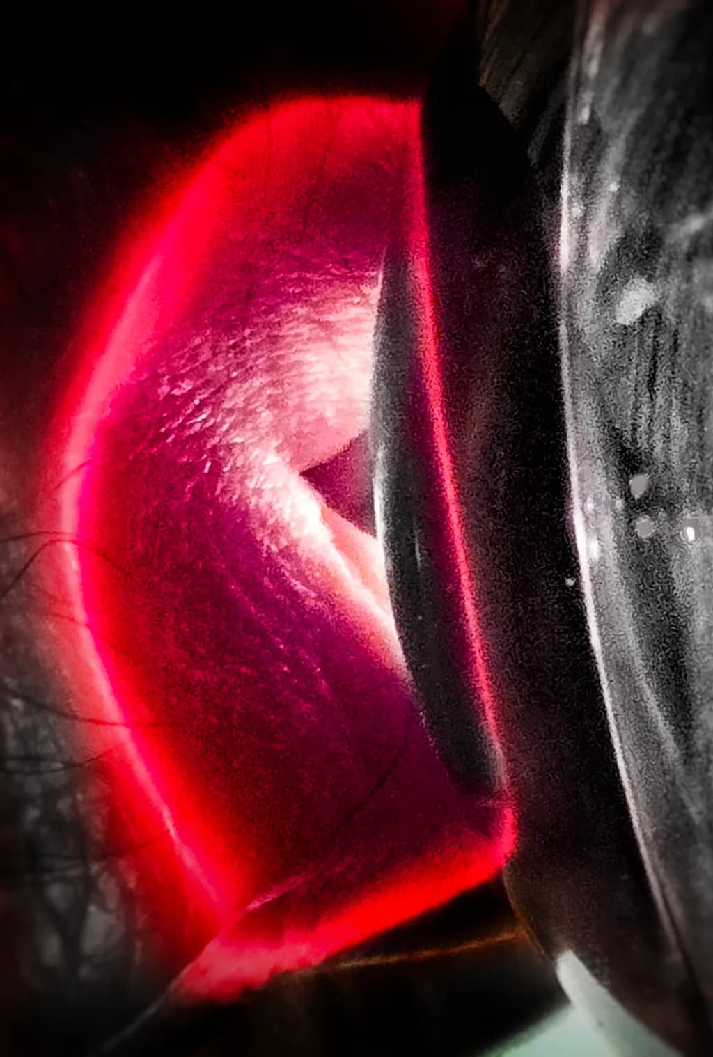 Neon Kiss