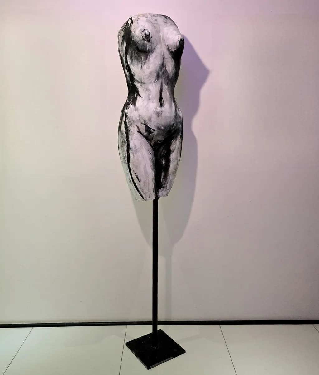 Ethereal Form: A Poetic Exploration of Abstract Beauty in Sculpture