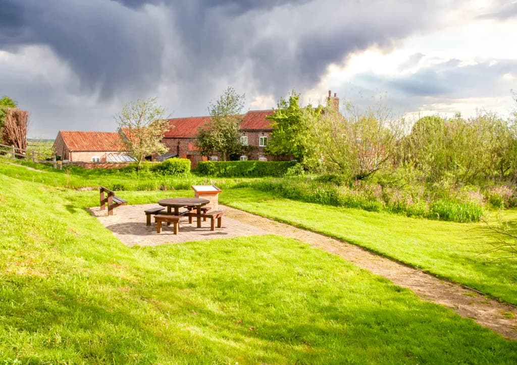 Serene Countryside Retreat: A Tranquil Escape in Nature's Embrace