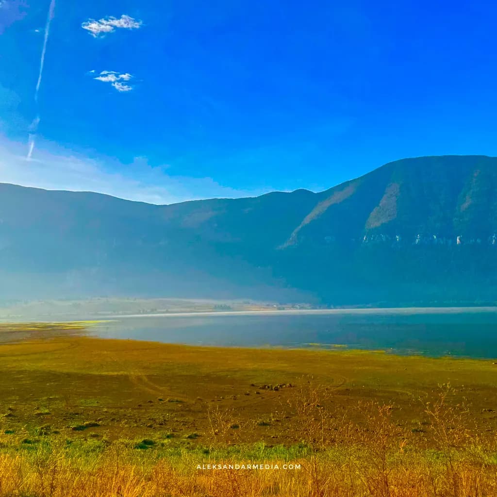 Mountain Lake Horizon