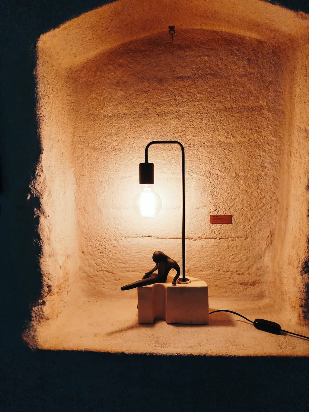 Illuminated Serenity: A Sculptural Table Lamp Embracing Minimalist Design