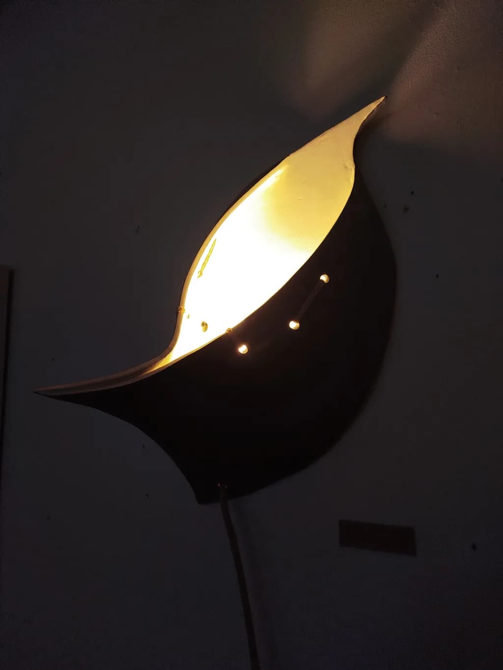 Illuminated Elegance: A Modern Leaf-Inspired Wall Lamp Design