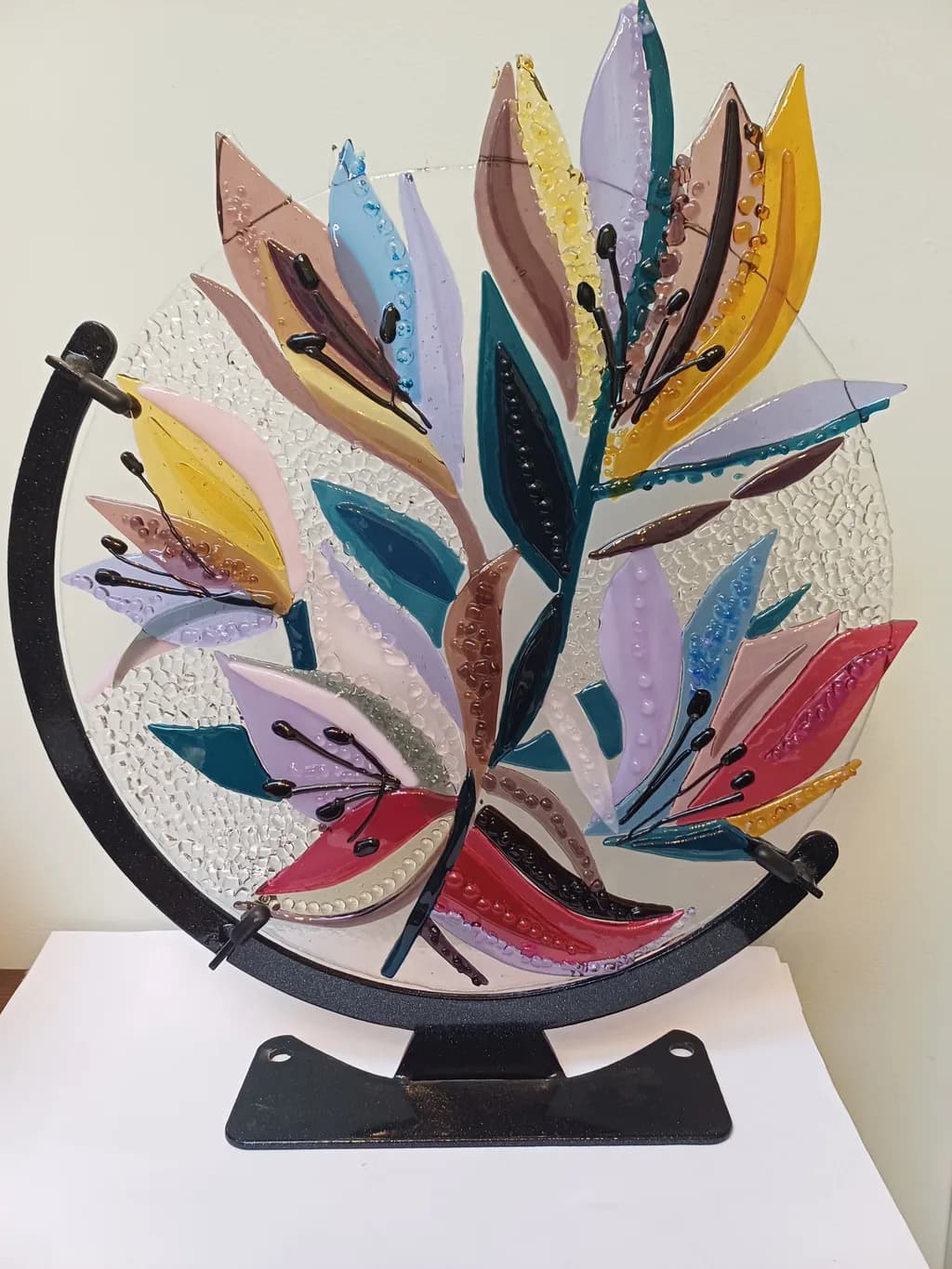 Vibrant Floral Symphony: A Colorful Glass Sculpture for Decorative Elegance