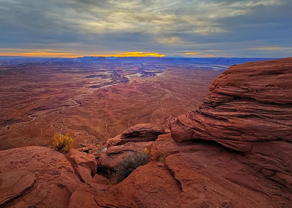 Majestic Canyon Light