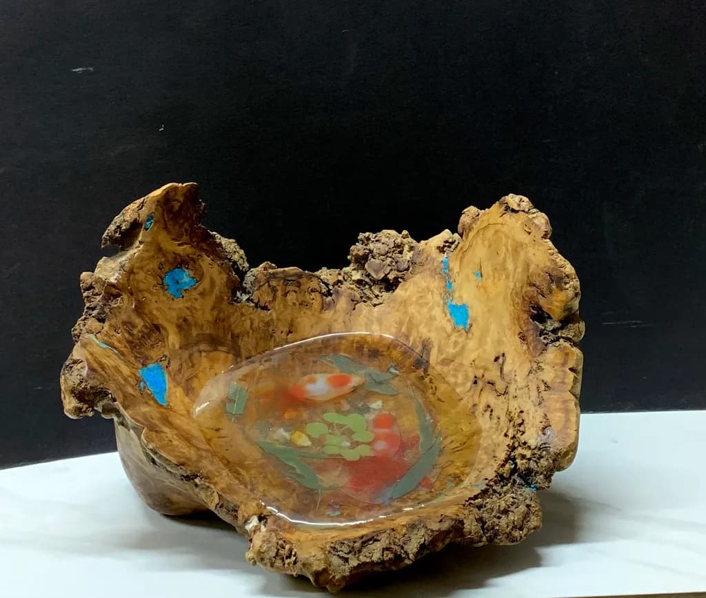 Natural Elegance: Handcrafted Wooden Bowl with Epoxy Inlay and Vibrant Colors